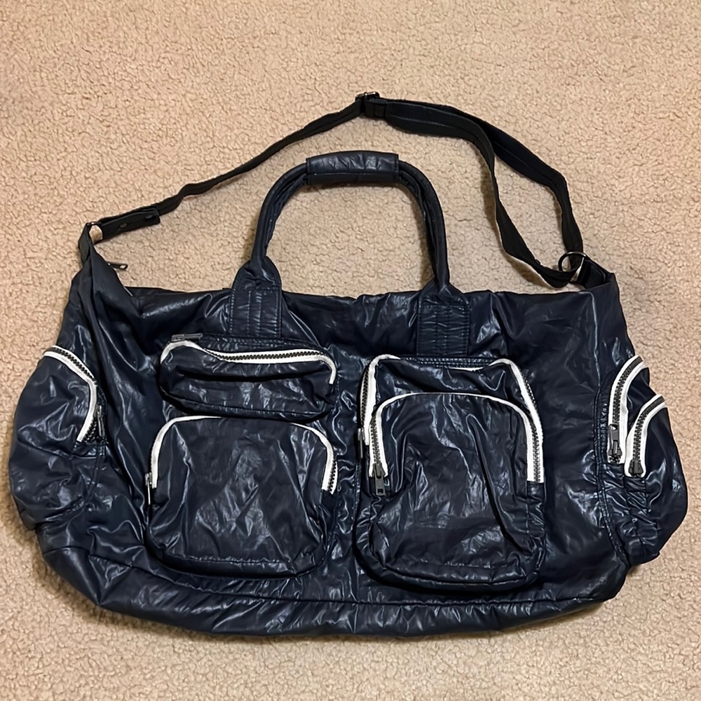 Gap Fit Navy Blue Gym Duffel Weekender Yoga Bag Lightweight LOTS of Pockets